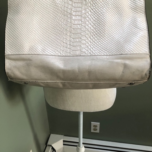 White Coach purse with snakeskin like detail - Picture 9 of 10